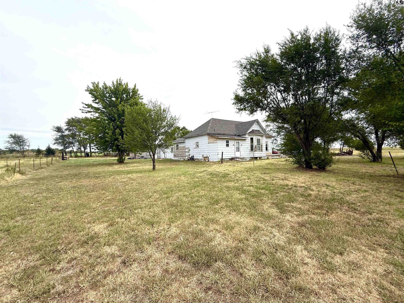 Property Photo:  1006 NW 70 Rd  KS 67009 