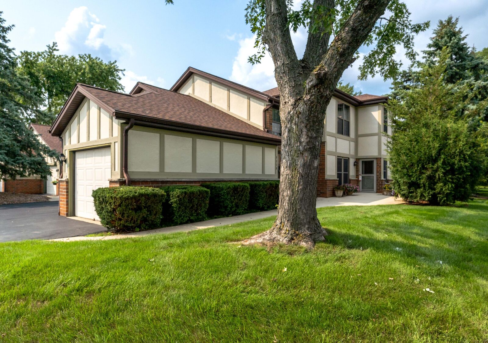 Property Photo:  8110 S Forest Hills Cir  WI 53132 