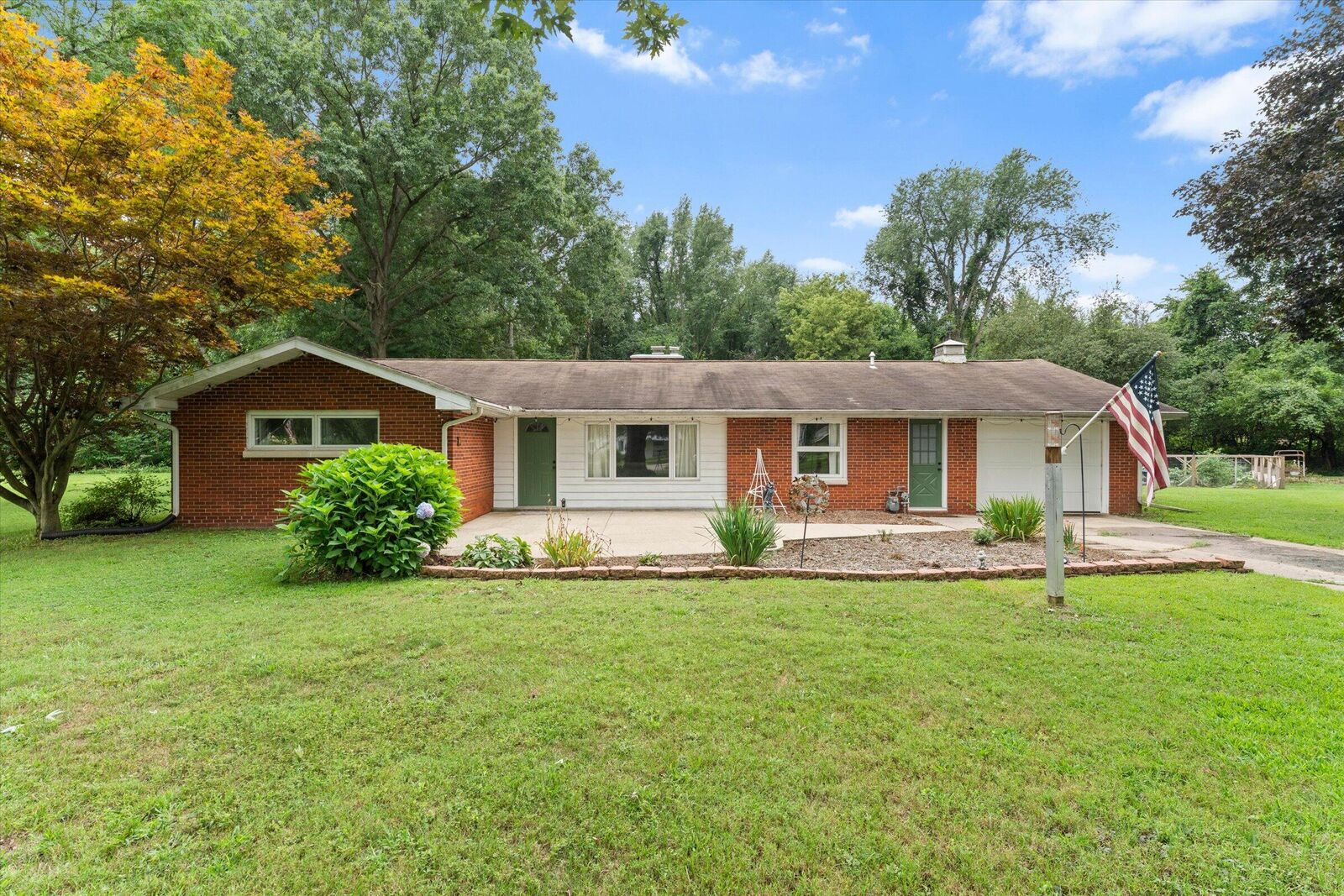 Property Photo:  2264 Effie Lane  MI 49120 