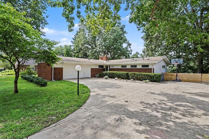 Property Photo: 3206 W Valley View Drive MI 49085