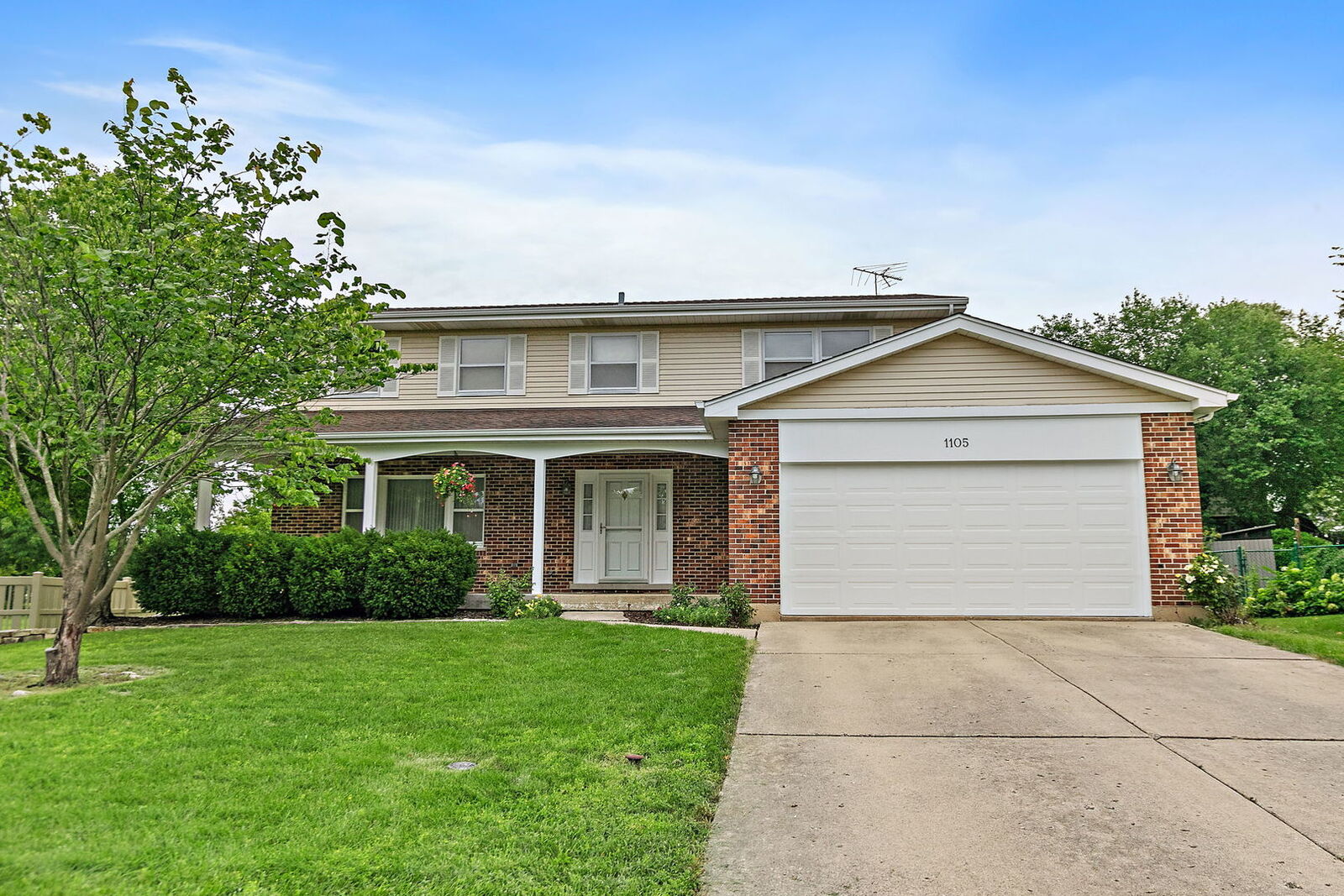 Property Photo:  1105 Beach Comber Drive  IL 60193 