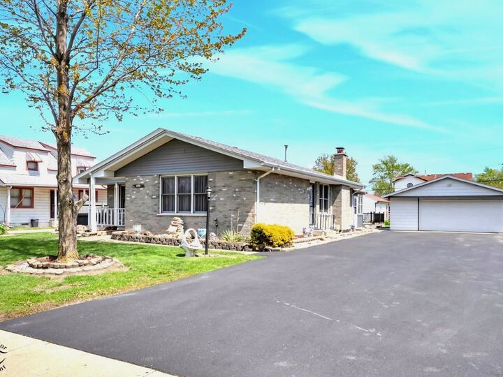 Property Photo: 8001 S Lockwood Avenue IL 60459