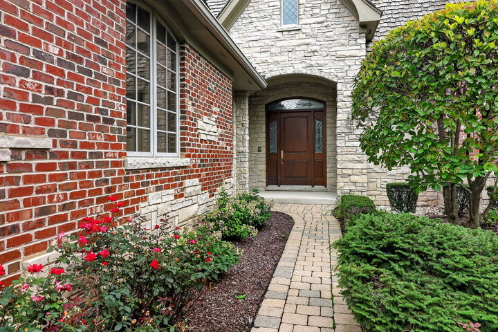 Property Photo:  46 Forest Gate Circle  IL 60523 