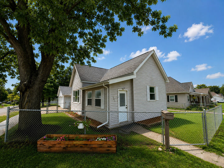Property Photo:  201 Mc Kinley Street  IL 61846 