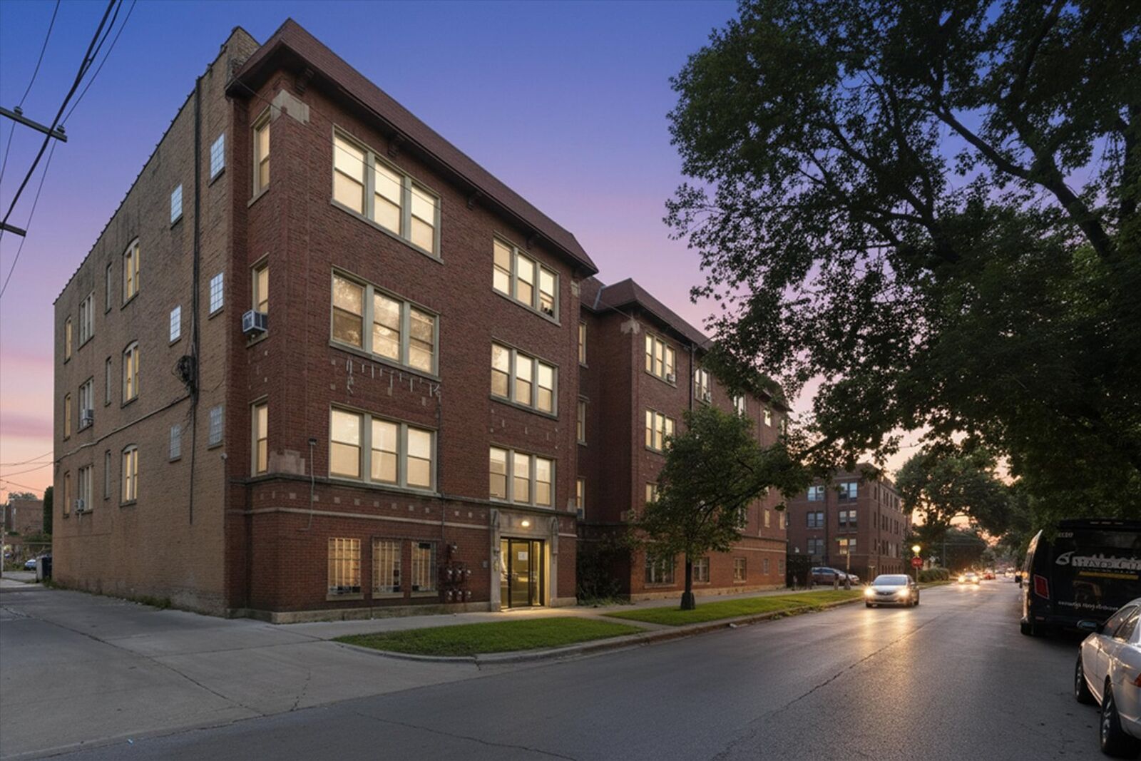 Property Photo: 2509 E 76th Street 1 IL 60649