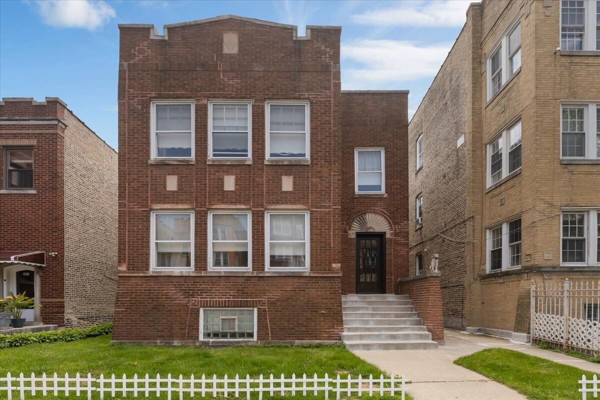 Property Photo: 6219 N Claremont Avenue IL 60659