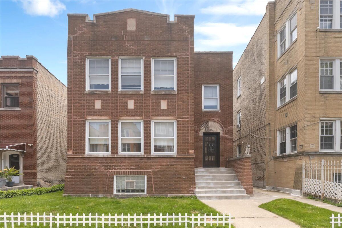 Property Photo:  6219 N Claremont Avenue  IL 60659 