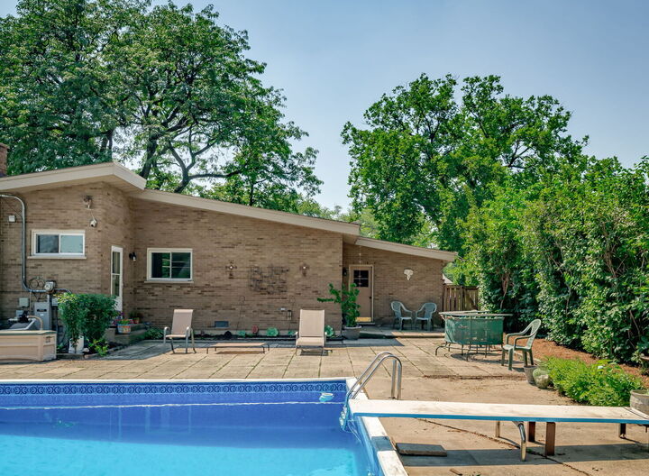 Property Photo: 295 S Poplar Avenue IL 60126