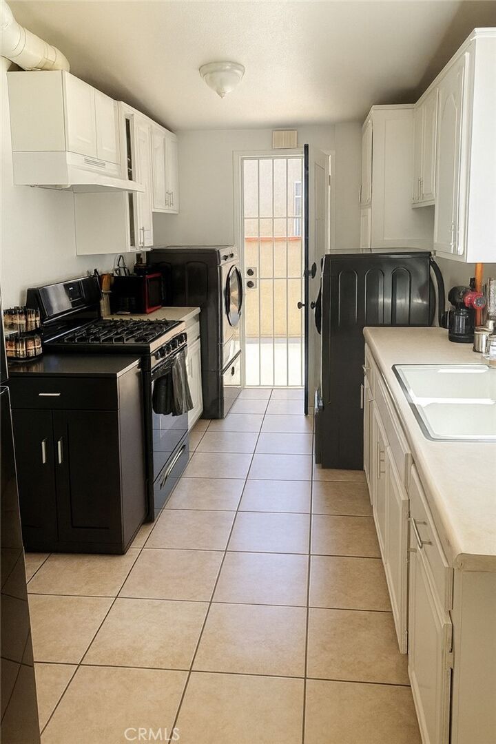 Property Photo:  44129 Carolside  CA 93535 