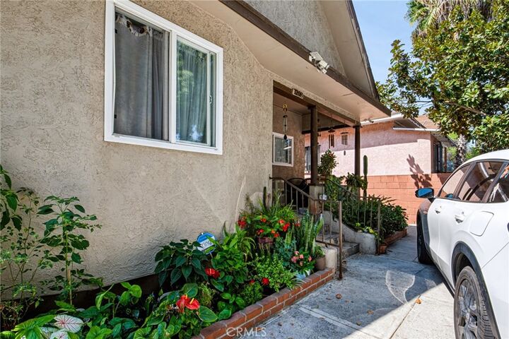 Property Photo:  1208 E 34th Street Los Angeles Ca  CA 90011 