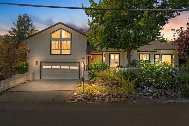 Property Photo:  904 Lakeview Way  CA 94062 