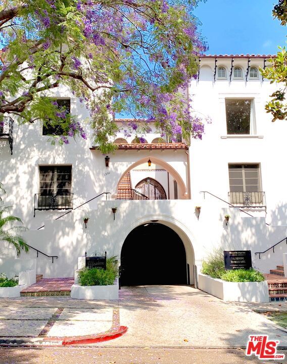 Property Photo:  1330 N Harper Avenue 108  CA 90046 