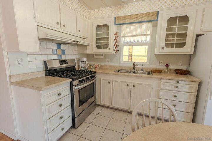 Property Photo: 6 Oriole Ln CA 92057