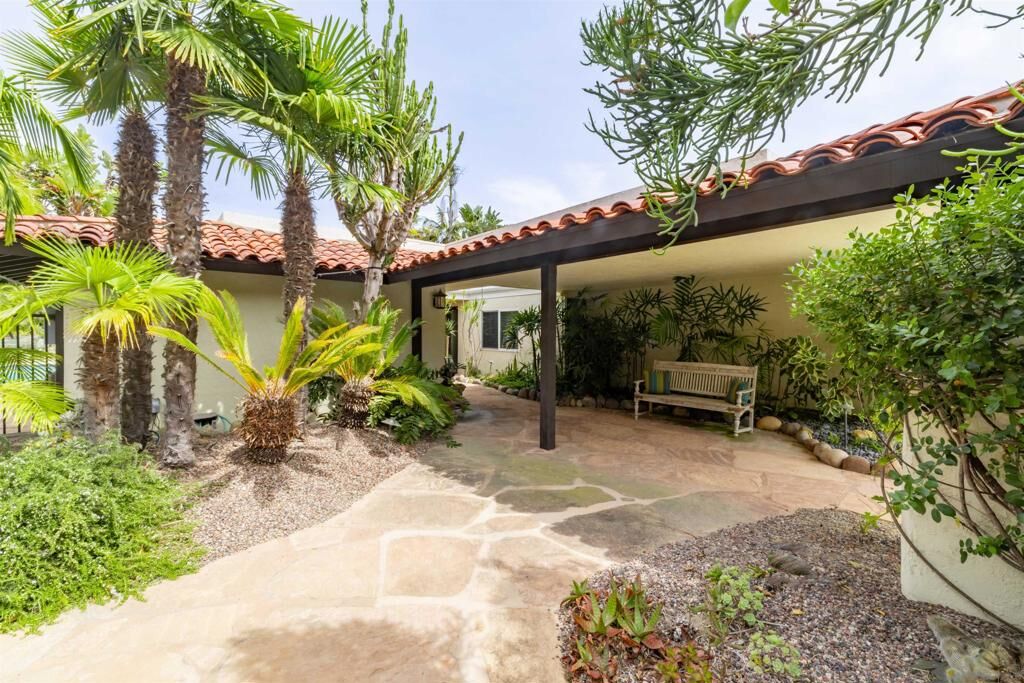 Property Photo: 5341 Westknoll Lane CA 92109