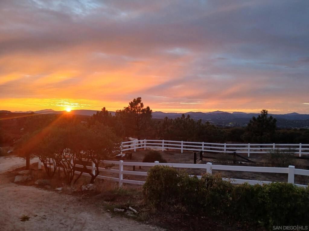 Property Photo:  1576 Tierra Del Sol Road  CA 91905 