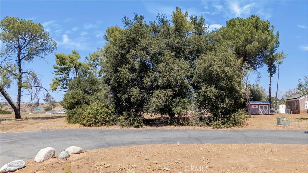Property Photo: 61 Redwood CA 92320