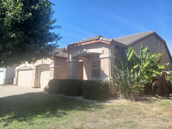 Property Photo: 4923 Tiller Court CA 95206