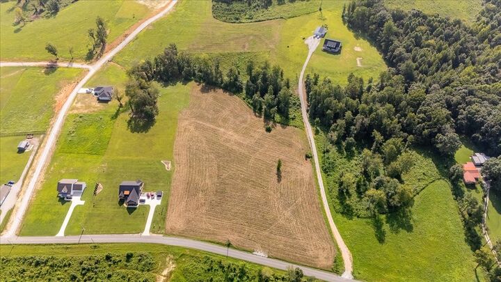 Property Photo: 208 Beartown Rd TN 38469