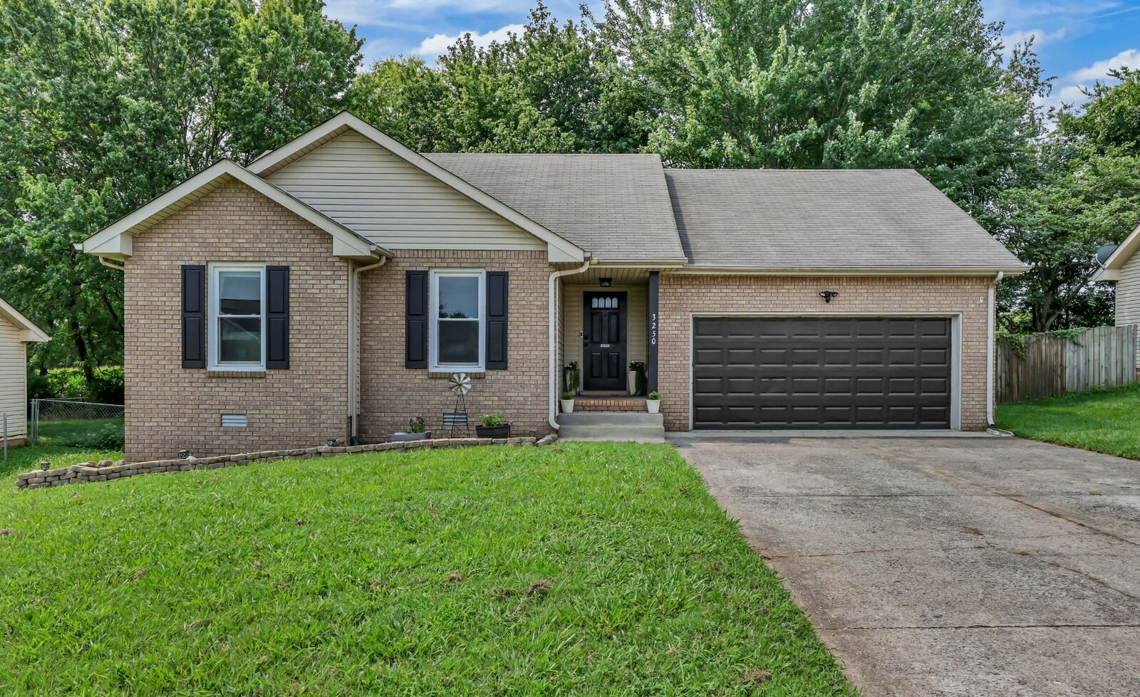 Property Photo: 3250 S Senseney Cir TN 37042