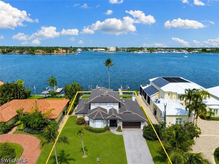 Property Photo:  1535 Dolphin Lane  FL 34102 