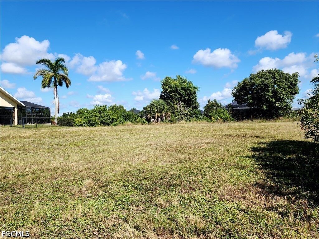Property Photo: 617 NW 14th Street FL 33993