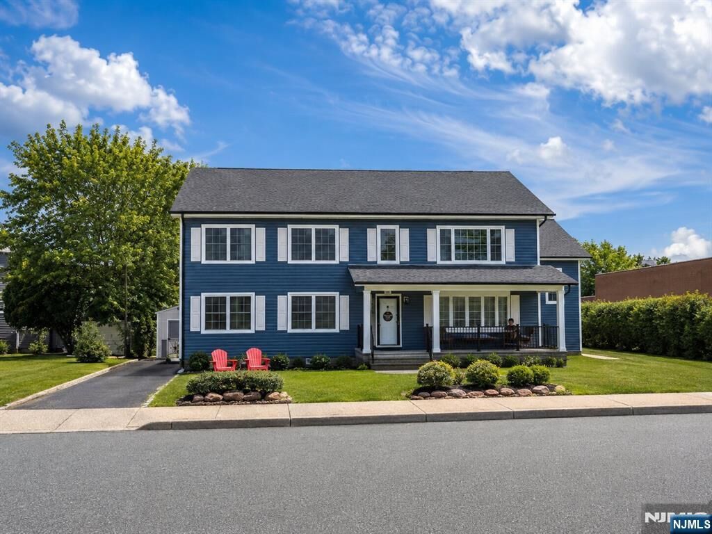 Property Photo:  81 Ellen Street 2  NJ 07110 