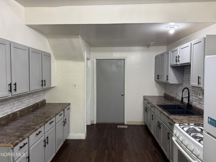 Property Photo:  701 Brighton Avenue  OH 43609 
