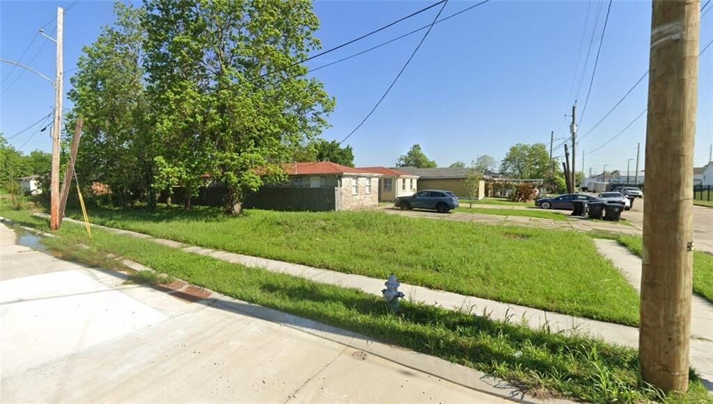 Property Photo:  2400 Dubreuil Street  LA 70117 