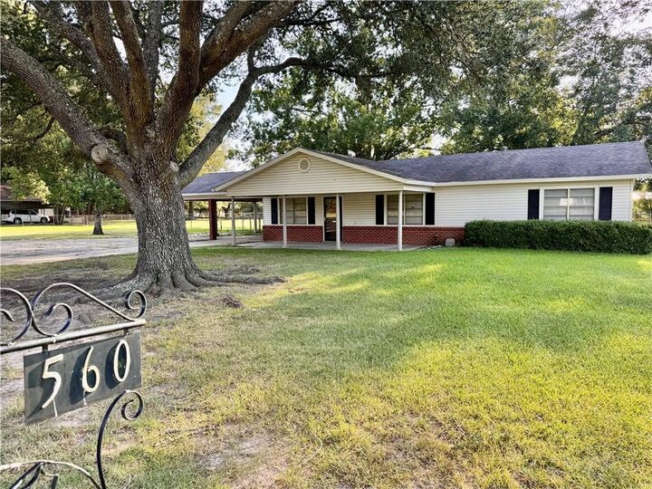 Property Photo: 560 S Main Street LA 71073