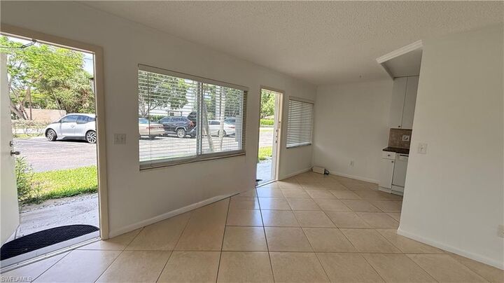 Property Photo:  3250 10th St N B2  FL 34103 