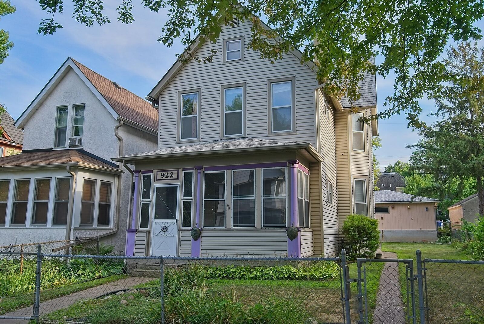 Property Photo:  922 Beech Street  MN 55106 