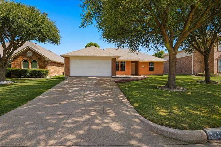 Property Photo: 5424 Appalachian Way TX 76123