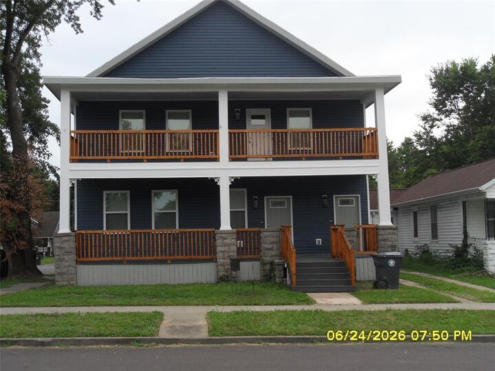 Property Photo: 401-403 W Fourth Street MO 65301