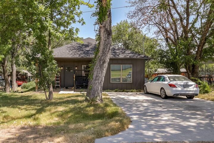 Property Photo: 305 W 5th Street TX 76064