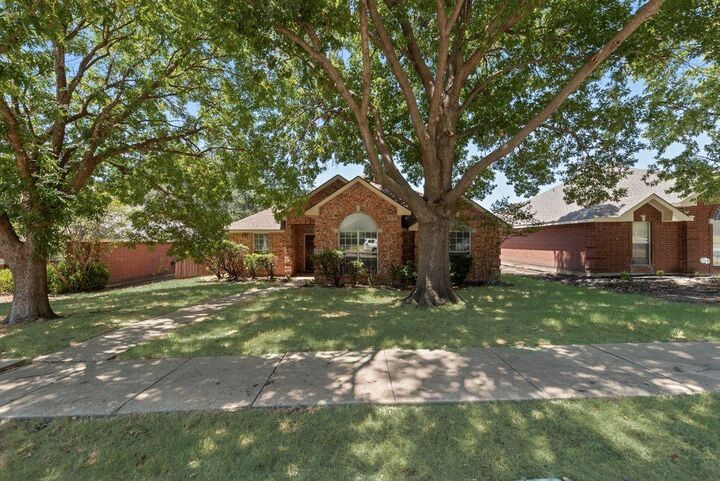 Property Photo: 7581 Lancelot Road TX 75035