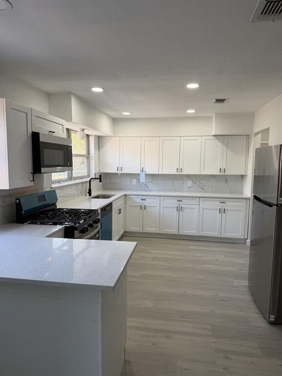 Property Photo: 806 S Atkerson Lane TX 76040