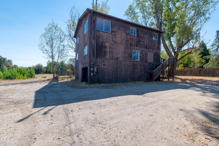 Property Photo:  