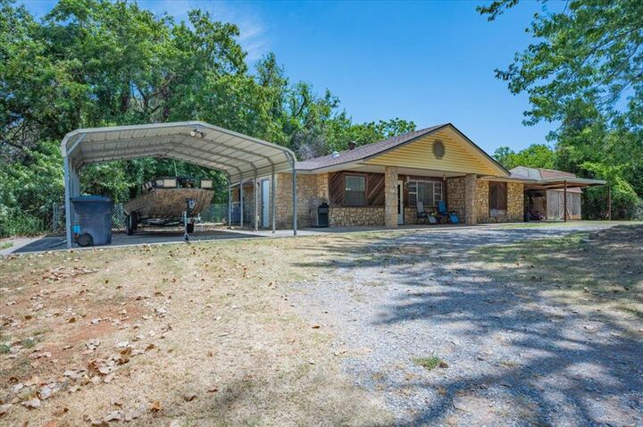 Property Photo:  13124 Lakeroad Drive  OK 74851 