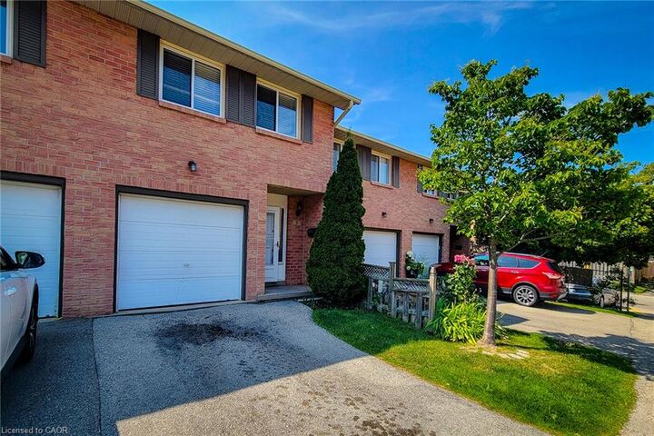 Property Photo: 40 Summercrest Drive 3 ON L8K 6M5