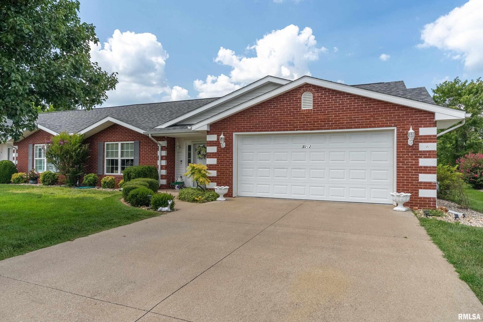 Property Photo:  3212 Cherokee Drive  IL 62959 