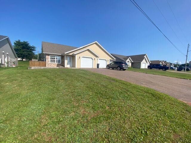 Property Photo: 35 Parkman Drive PE C1C 0T3