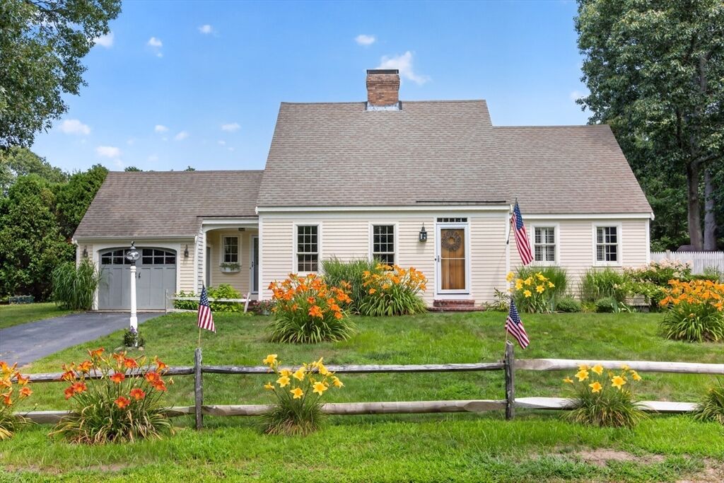 Property Photo:  10 Bray Farm Rd S  MA 02675 