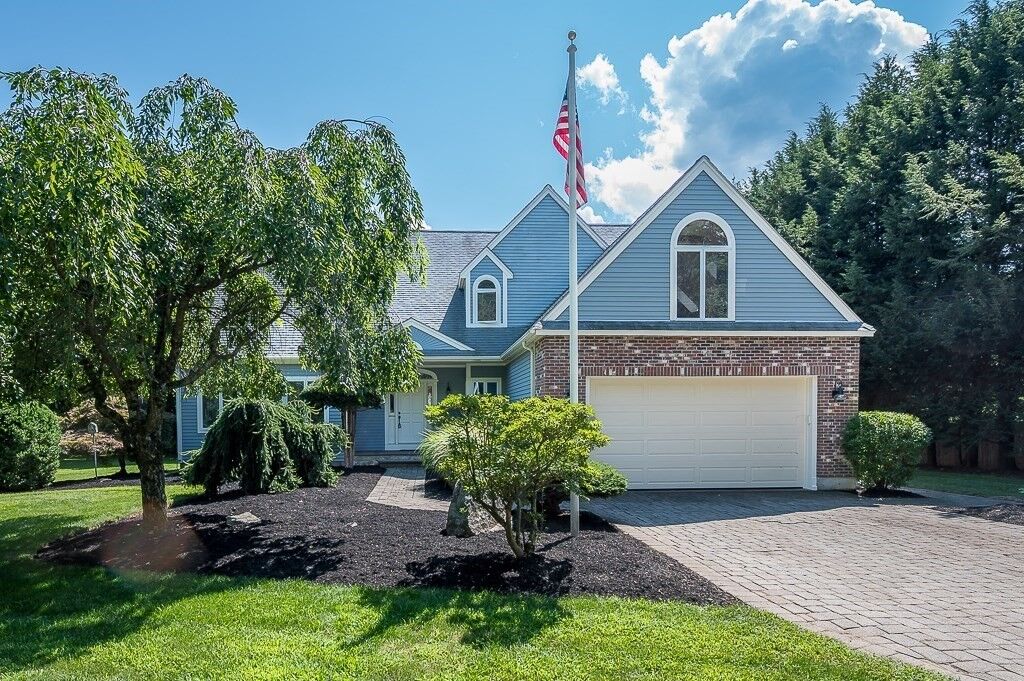 Property Photo:  176 Putnam Rd  MA 01520 
