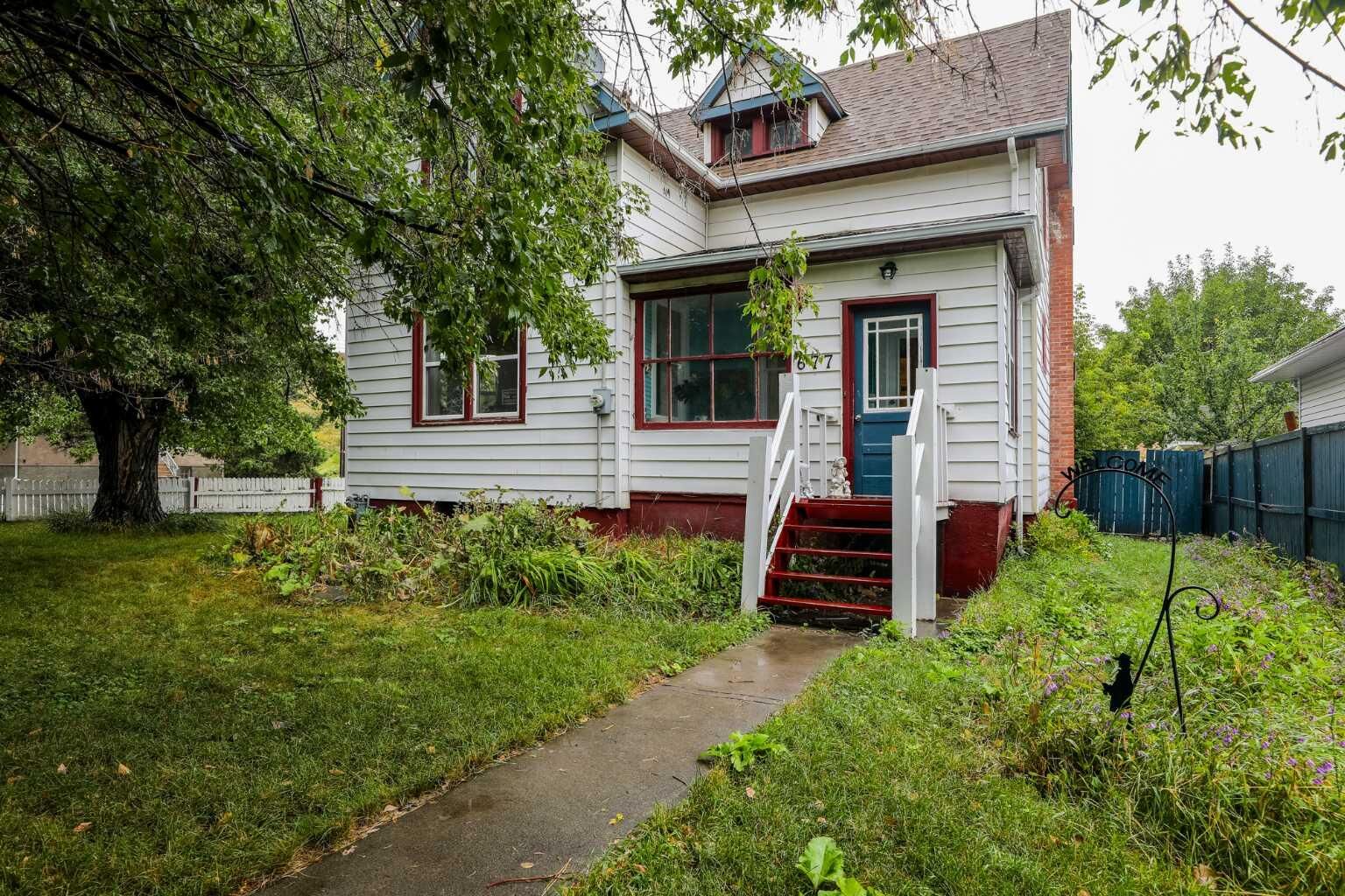 Property Photo: 677 Frederick Street AB T0K 1W0