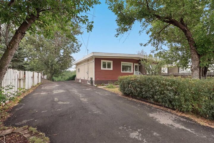 Property Photo: 40 N 200 E AB T0K 2S0