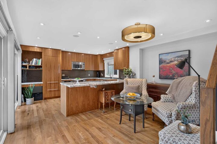 Property Photo:  1726 8 Avenue NW 6  AB T2N 1C2 