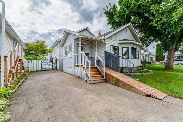 Property Photo: 4729 49A Avenue AB T4L 1N4