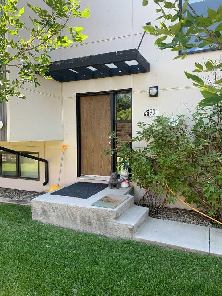 Property Photo:  35 Aquitania Circle W 901  AB T1J 5M2 