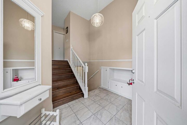 Property Photo: 36 Shannon Circle SW AB T2Y 2K4