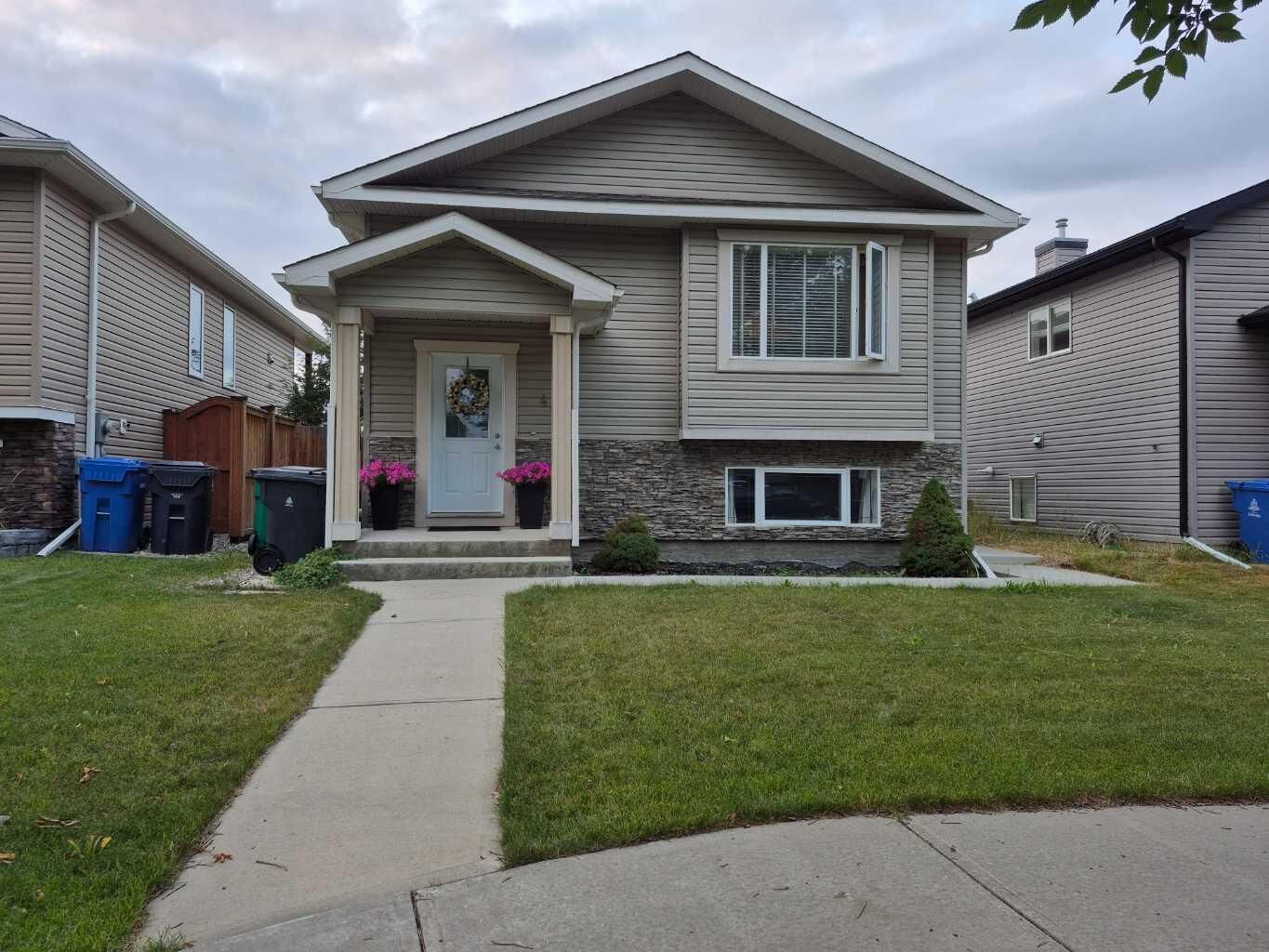 Property Photo: 45 Sunridge Boulevard W AB T1J 0T1